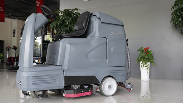 揚(yáng)子駕駛式洗地機(jī) 揚(yáng)子駕駛式洗地機(jī)