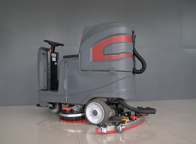 洗地機(jī)廠家告訴您清水箱加水要注意哪些問題